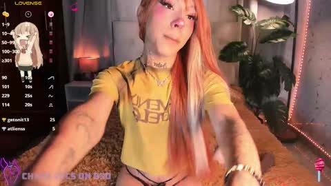 Snapshot of gigi_zahir chatting on November 16, 1:22 am Catty Zahir online show from November 16, 1:22 am