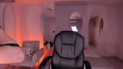 GIGI online show from December 22, 11:54 am