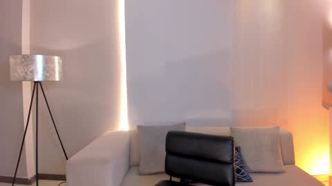 GIGI online show from January 30, 2:16 am