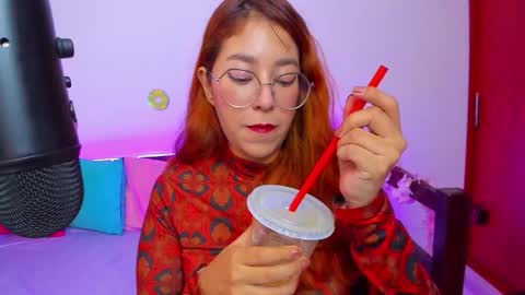 Snapshot of gigimooon chatting on September 14, 2:33 am gigimooon online show from September 14, 2:33 am