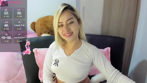 Snapshot of gigiprincesss chatting on February 13, 10:43 pm Gigi online show from February 13, 10:43 pm