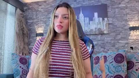 Giigii Hadid  online show from April 11, 8:02 pm