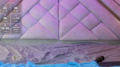 Giigii Hadid  online show from April 15, 7:58 pm