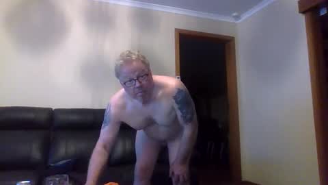 Snapshot of gimmmieoooo chatting on October 9, 8:56 am gimmmieoooo online show from October 9, 8:56 am