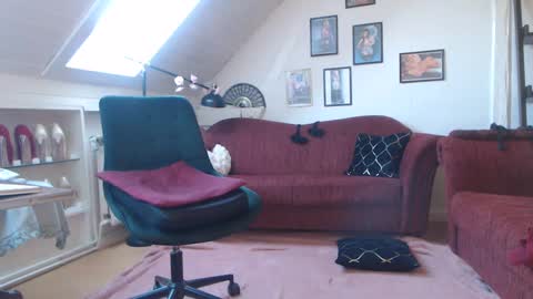 Gina online show from March 3, 2:04 pm