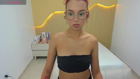 Snapshot of ginamorelo chatting on June 4, 7:42 pm G I A N A online show from June 4, 7:42 pm