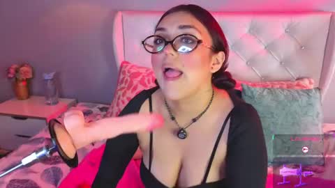 Snapshot of ginger_honeyy chatting on July 16, 1:06 pm Chloe online show from July 16, 1:06 pm