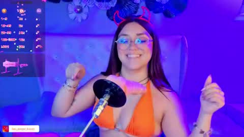 Snapshot of ginger_honeyy chatting on July 28, 3:08 pm Chloe online show from July 28, 3:08 pm