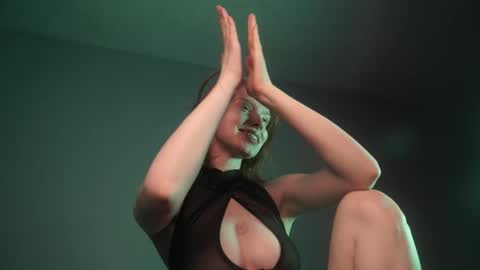        im expecting 350 thumbs up on my altar   online show from March 3, 1:10 am