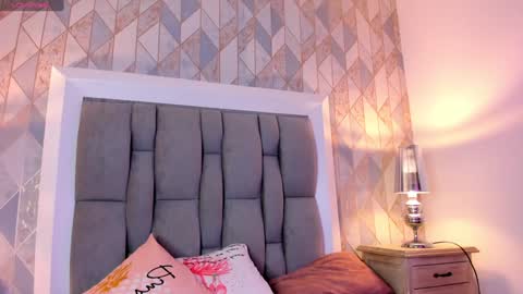 Snapshot of ginger_violetta chatting on January 2, 10:44 pm Ginger online show from January 2, 10:44 pm