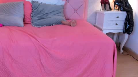 Snapshot of ginger_violetta chatting on January 12, 10:33 pm Ginger online show from January 12, 10:33 pm