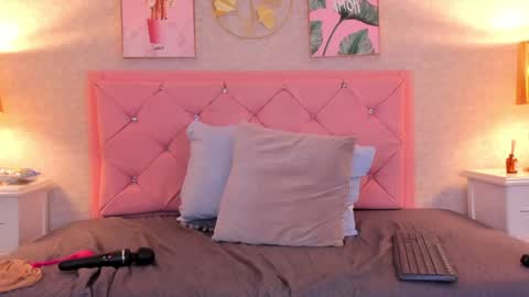 Snapshot of ginger_violetta chatting on February 1, 11:06 pm Ginger online show from February 1, 11:06 pm