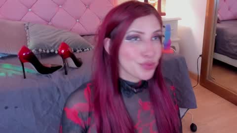 Snapshot of ginger_violetta chatting on February 7, 10:52 pm Ginger online show from February 7, 10:52 pm