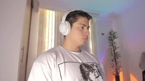 Snapshot of gio_russo chatting on July 8, 4:22 pm GioRusso online show from July 8, 4:22 pm