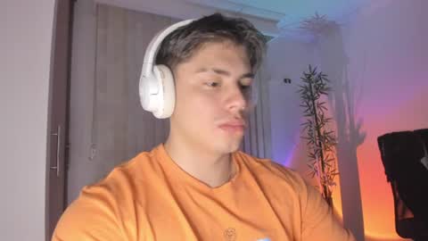 Snapshot of gio_russo chatting on July 18, 2:27 am GioRusso online show from July 18, 2:27 am