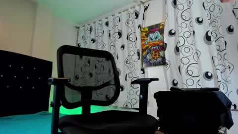 GIOMAR REYES online show from October 26, 8:31 am