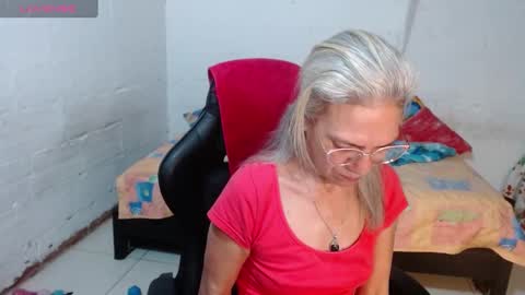 Snapshot of giorgia_xue53 chatting on December 26, 2:16 pm Mary online show from December 26, 2:16 pm