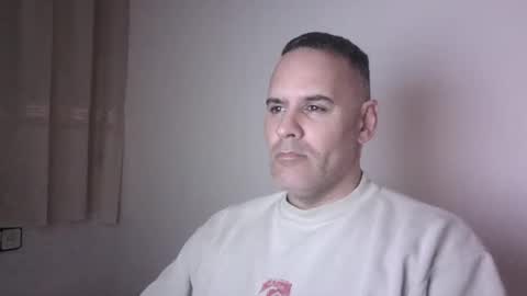 Snapshot of gioshadow chatting on December 8, 6:39 pm gioshadow online show from December 8, 6:39 pm