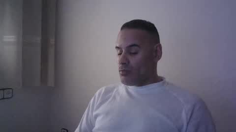 Snapshot of gioshadow chatting on January 2, 1:19 pm gioshadow online show from January 2, 1:19 pm