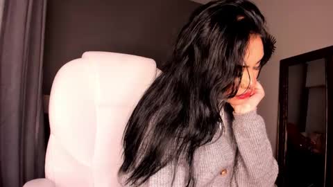 Giovanna  online show from November 17, 5:35 am