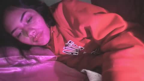 Snapshot of giovanna_oliveria chatting on January 5, 10:13 pm giovanna_oliveria online show from January 5, 10:13 pm