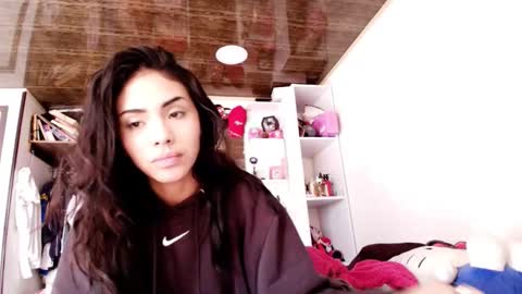 Snapshot of giovanna_oliveria chatting on February 25, 2:27 pm giovanna_oliveria online show from February 25, 2:27 pm