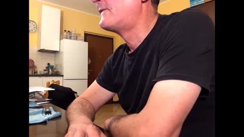 giovanni_1964 online show from April 29, 5:41 pm