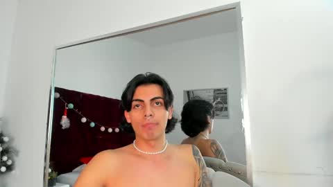 Snapshot of girishsilva chatting on December 22, 1:23 am GirishSilva online show from December 22, 1:23 am
