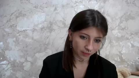 girl_cute007 online show from April 15, 8:20 pm