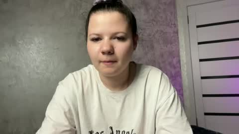 Snapshot of girl_cute07 chatting on July 2, 6:47 pm girl_cute07 online show from July 2, 6:47 pm