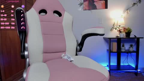 Bri online show from December 1, 5:02 pm