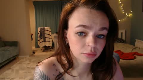 Snapshot of girl_happiness chatting on December 15, 2:16 pm Secret online show from December 15, 2:16 pm