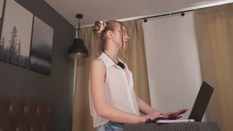 Nikki online show from September 19, 11:00 am