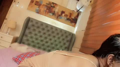 Snapshot of girl_in_ur_dreams chatting on June 20, 11:40 pm urGIRL online show from June 20, 11:40 pm
