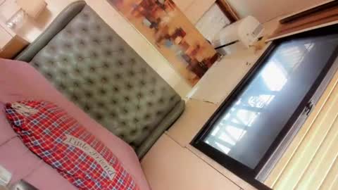 Snapshot of girl_in_ur_dreams chatting on July 7, 12:57 am urGIRL online show from July 7, 12:57 am