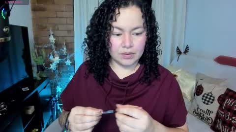 girl_inline online show from December 17, 11:33 pm