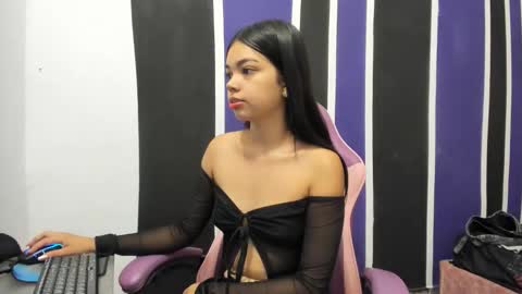 girl_princess18 online show from December 22, 2:03 pm