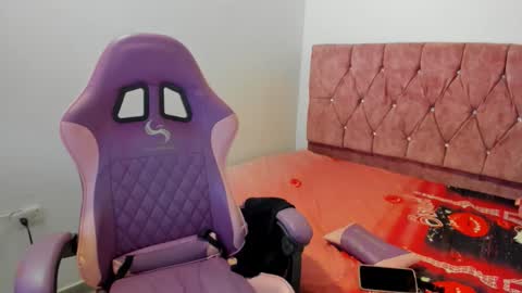 Snapshot of girl_princess18 chatting on April 28, 9:20 pm girl_princess18 online show from April 28, 9:20 pm