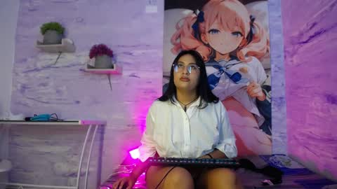 Snapshot of girl_scarlett_ chatting on May 21, 12:12 pm Scarlett online show from May 21, 12:12 pm