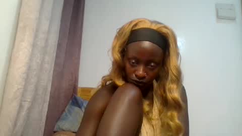 Snapshot of girl_shani chatting on April 10, 10:14 pm girl_shani online show from April 10, 10:14 pm