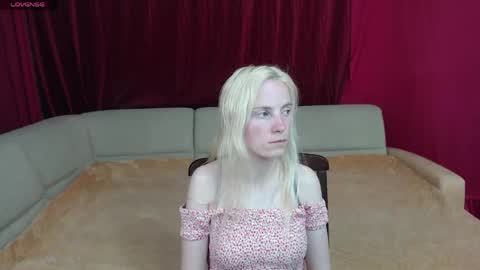 Snapshot of girl_summer97 chatting on May 12, 12:13 pm Katia online show from May 12, 12:13 pm