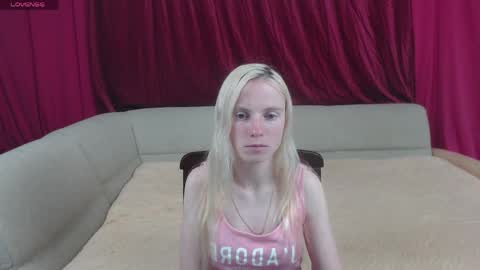 Snapshot of girl_summer97 chatting on May 29, 12:47 pm Katia online show from May 29, 12:47 pm