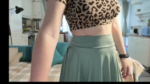 Girlfriend online show from October 14, 1:45 pm