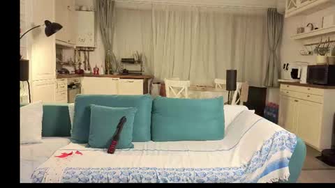 Girlfriend online show from November 18, 4:00 pm