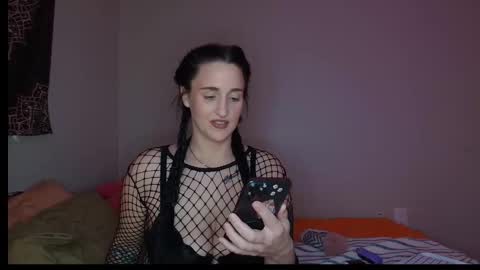 Snapshot of girlofurdreamsxxxxox chatting on December 4, 2:48 pm Camille online show from December 4, 2:48 pm
