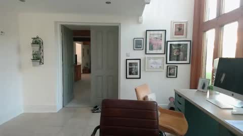 girlsandbikes online show from September 16, 8:15 am