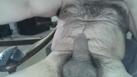 Snapshot of girthyhunguy chatting on January 6, 8:07 pm girthyhunguy online show from January 6, 8:07 pm