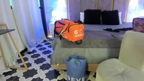 Snapshot of giselamaru chatting on February 24, 11:52 am online show from February 24, 11:52 am