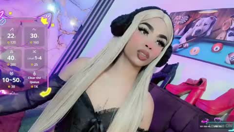 Snapshot of gisele_fox chatting on June 5, 7:08 pm Gisel online show from June 5, 7:08 pm