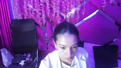 Snapshot of gisell_squirt chatting on October 9, 11:52 am gisell_squirt online show from October 9, 11:52 am